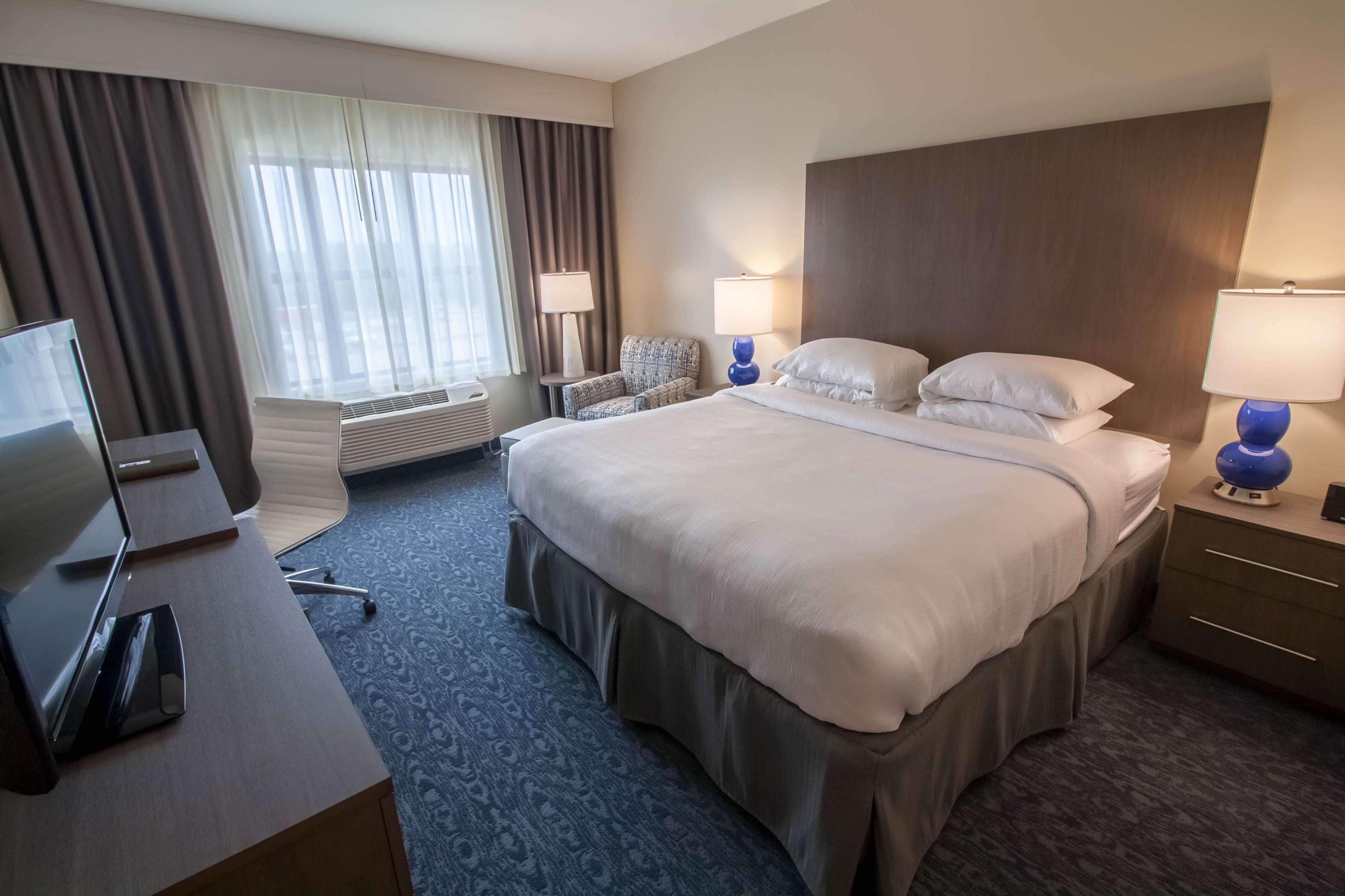 Hotel Renovo Des Moines Urbandale,Tapestry Collection Hilton Exterior foto