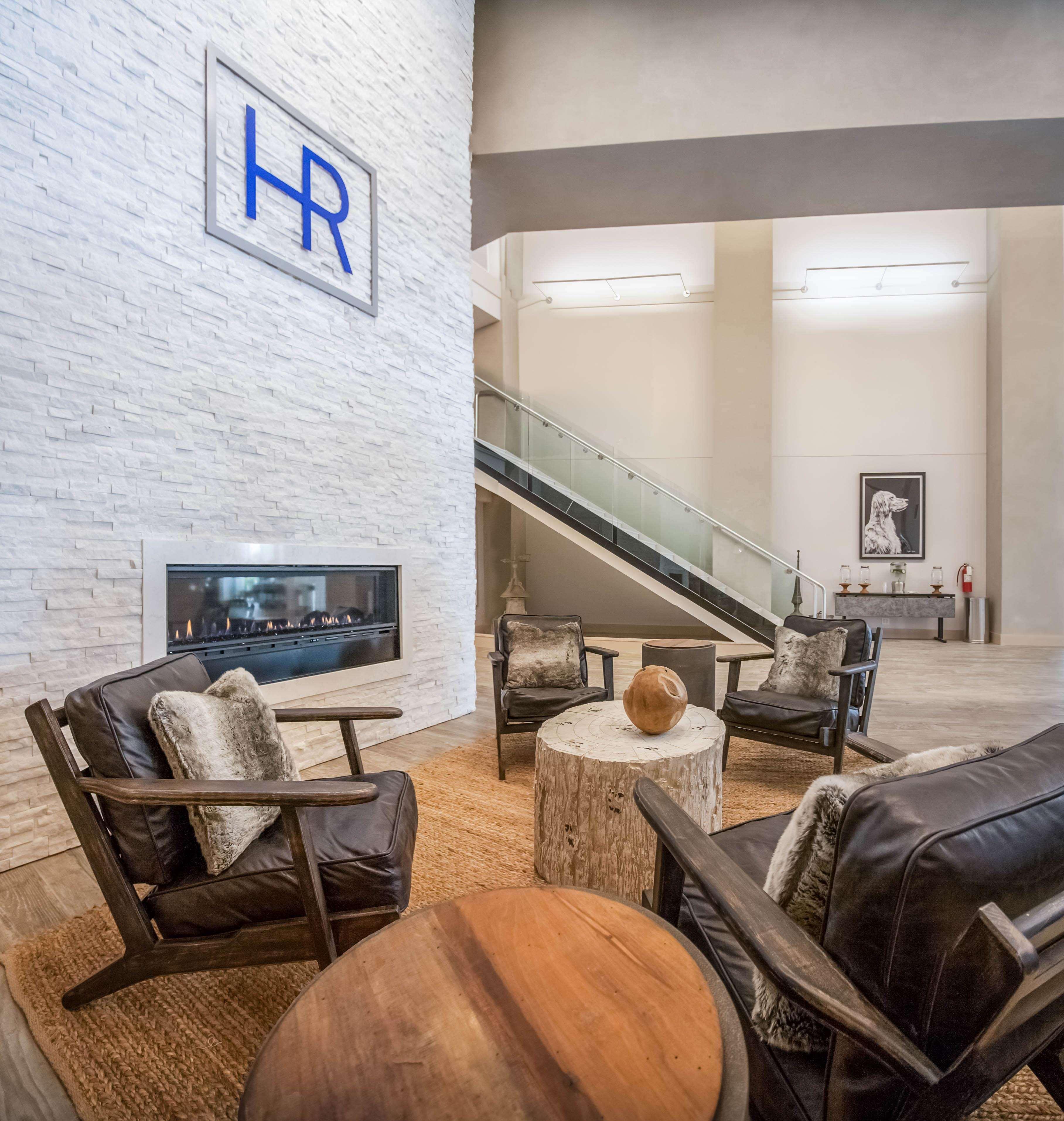 Hotel Renovo Des Moines Urbandale,Tapestry Collection Hilton Exterior foto